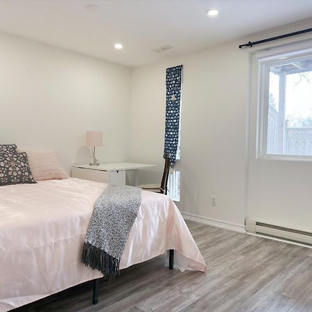 Cozy Room With Private Bath Near Don Mills Subway Торонто Екстериор снимка