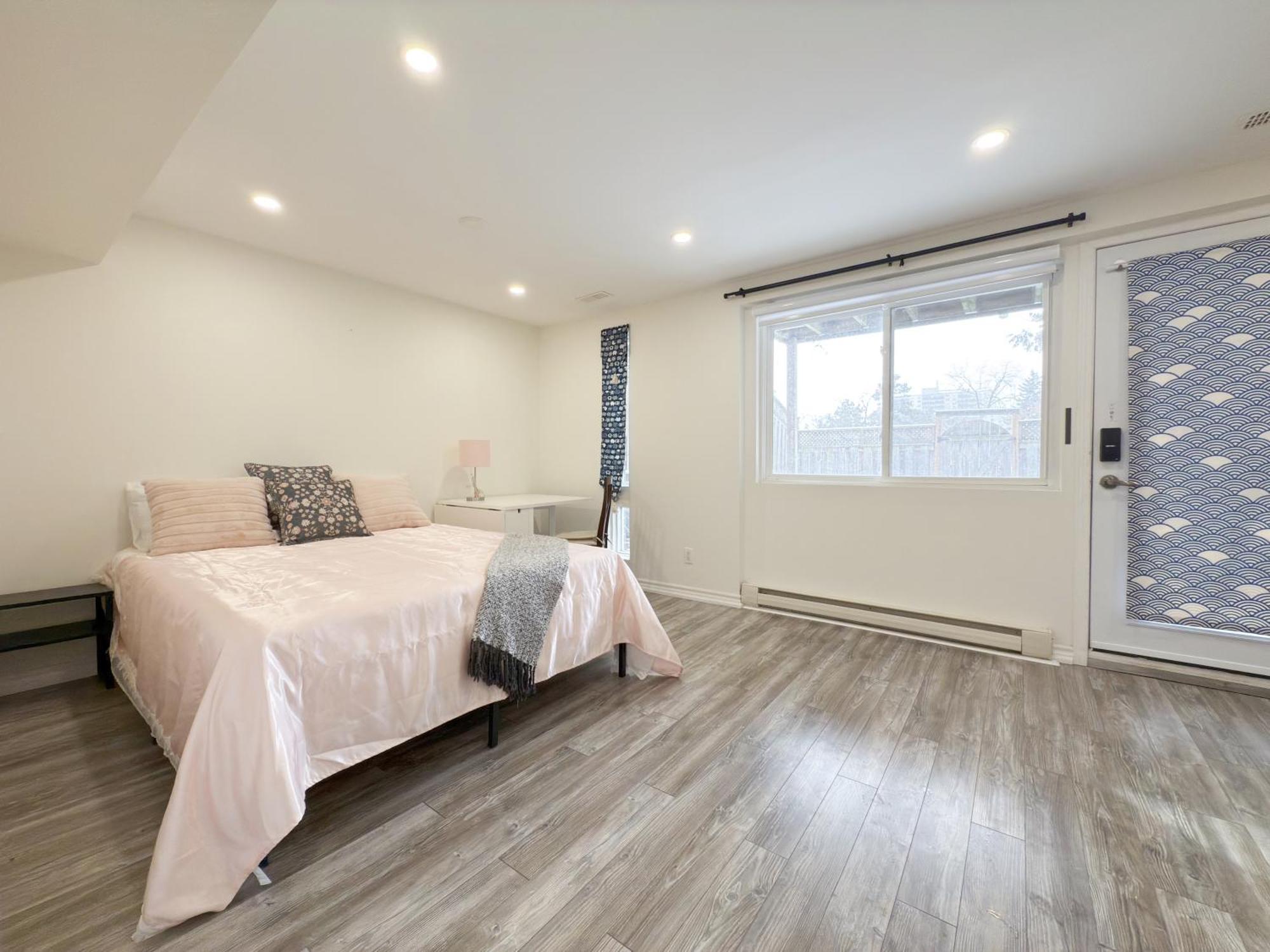 Cozy Room With Private Bath Near Don Mills Subway Торонто Екстериор снимка