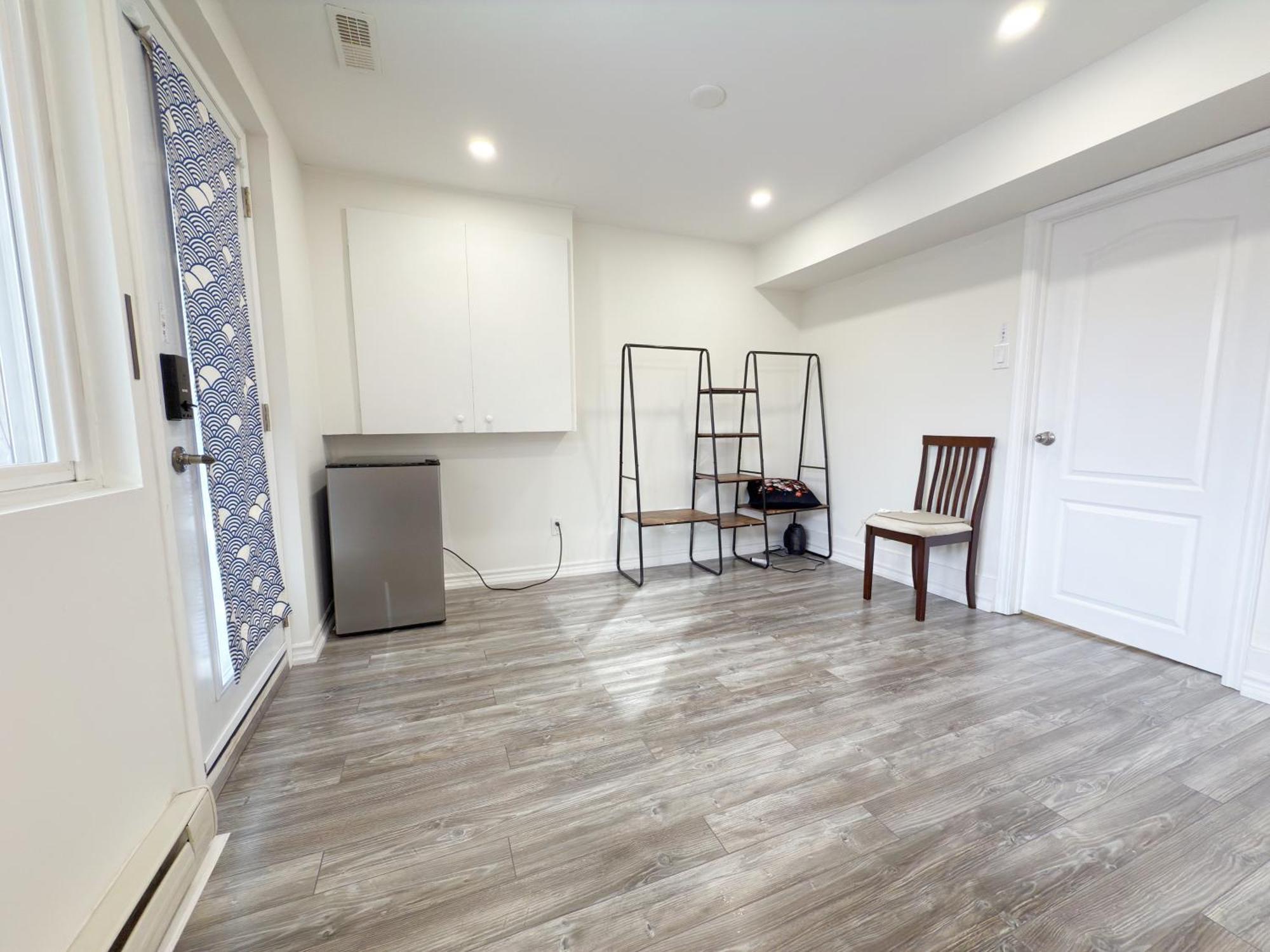 Cozy Room With Private Bath Near Don Mills Subway Торонто Екстериор снимка