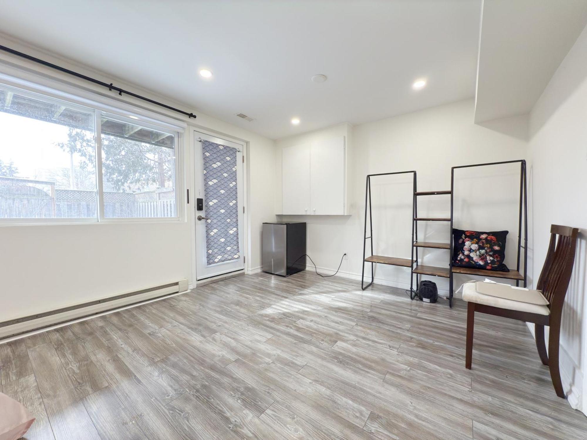 Cozy Room With Private Bath Near Don Mills Subway Торонто Екстериор снимка