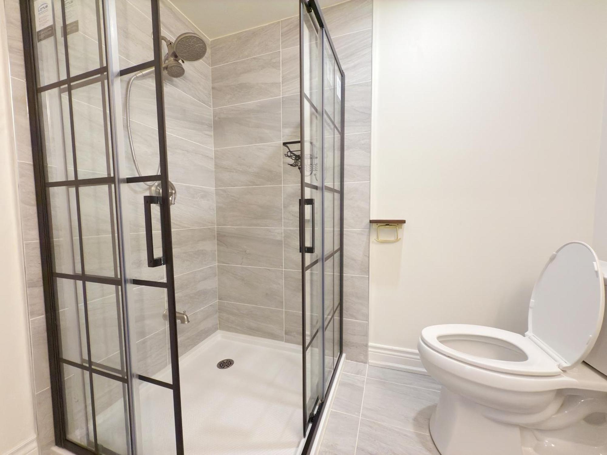 Cozy Room With Private Bath Near Don Mills Subway Торонто Екстериор снимка